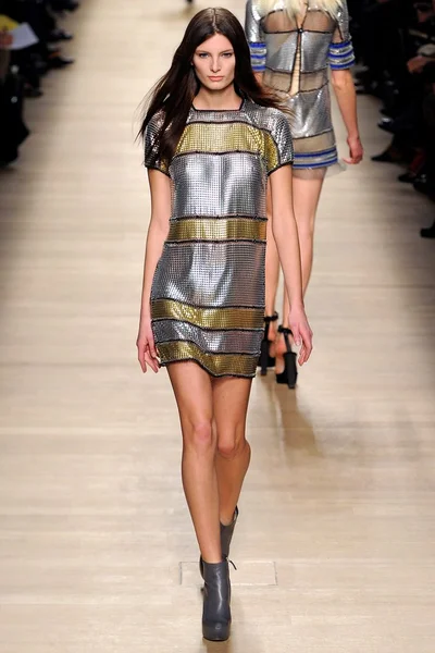 Look 19